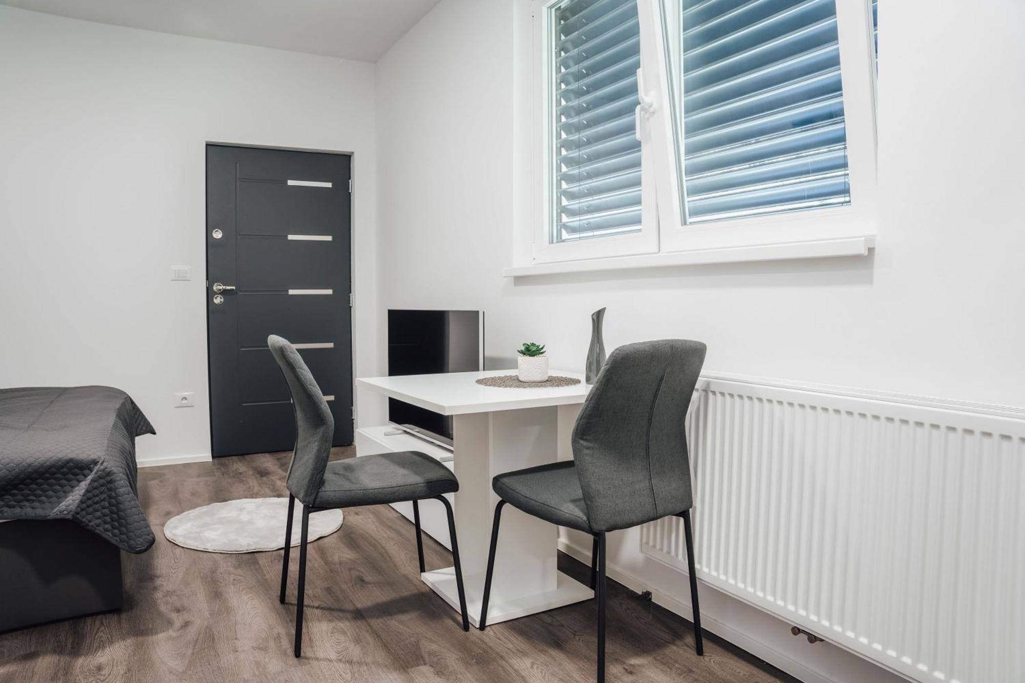 Lora & Lana Apartment
